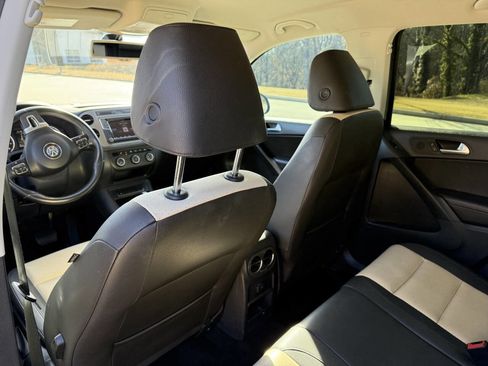 Used 2017 Volkswagen Tiguan S image 9
