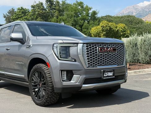 Used 2021 GMC Yukon XL Denali w/ Denali Premium Package AWD/4WD image 16