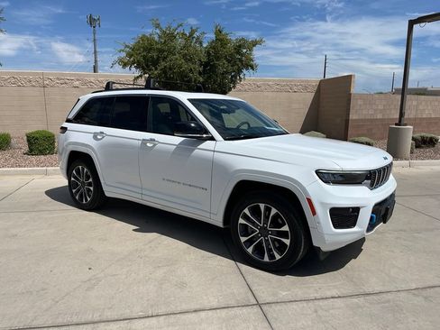 Used 2023 Jeep Grand Cherokee Overland w/ Luxury Tech Group IV AWD/4WD image 4