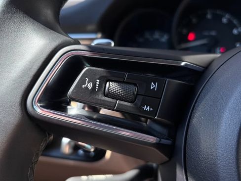 Certified 2022 Porsche Macan AWD/4WD image 16