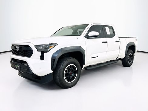 Used 2024 Toyota Tacoma TRD Off-Road w/ TRD Off Road Premium Package AWD/4WD image 3