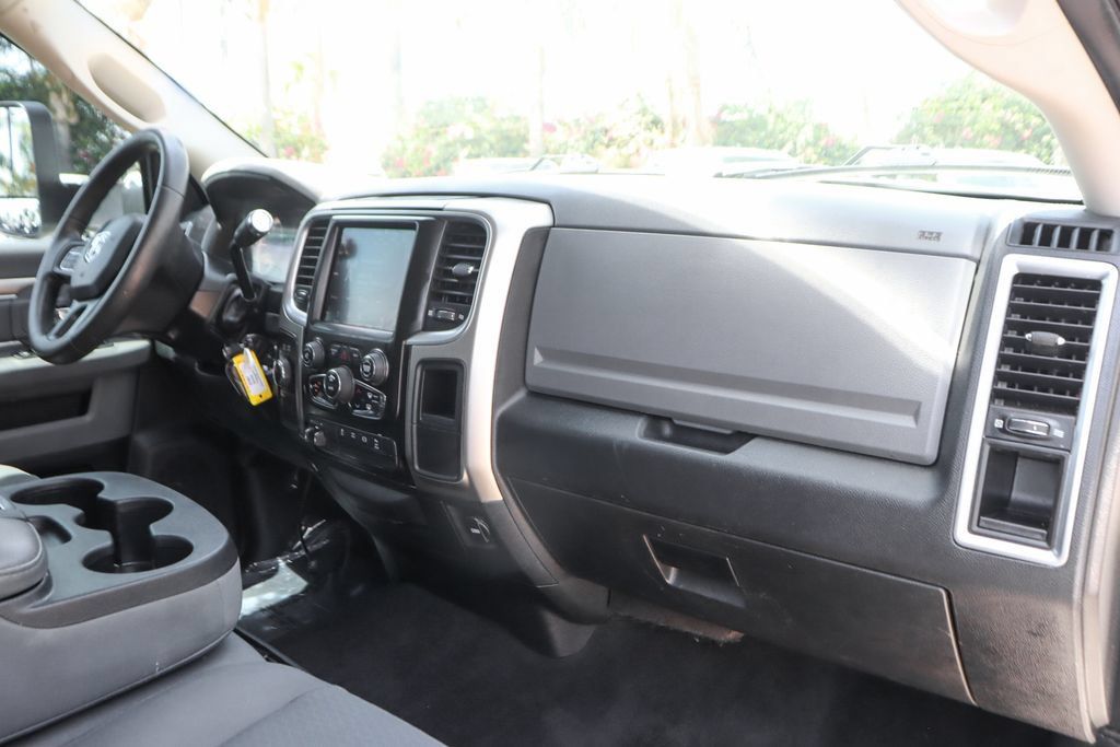 Used 2018 RAM 2500 SLT AWD/4WD image 38