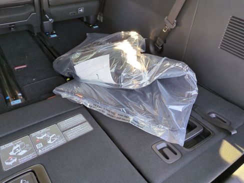 New 2026 Kia Carnival EX image 41