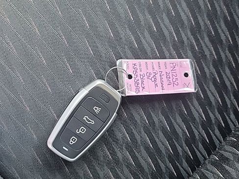 Used 2019 Nissan Rogue SV image 20