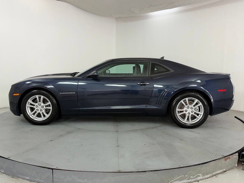 Used 2013 Chevrolet Camaro LT RWD image 4