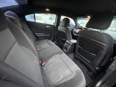 Used 2018 Dodge Charger SXT image 29