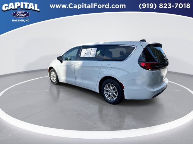 Used 2025 Chrysler Pacifica Select FWD image 6