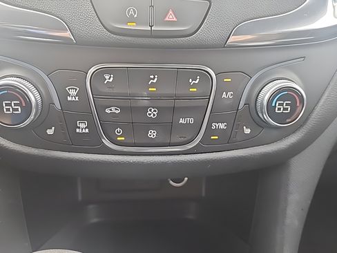 Used 2023 Chevrolet Equinox LT image 21