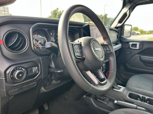 Used 2024 Jeep Wrangler Unlimited Rubicon AWD/4WD image 10