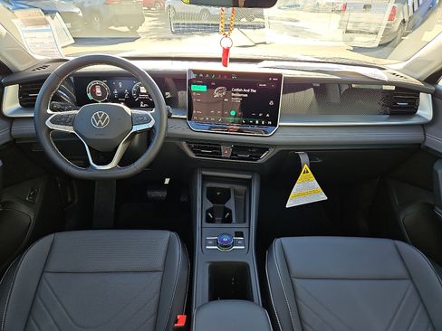 New 2026 Volkswagen Tiguan SE image 8