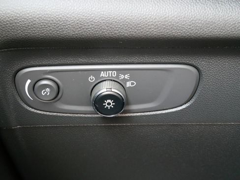 Used 2023 Buick Envision Essence image 22