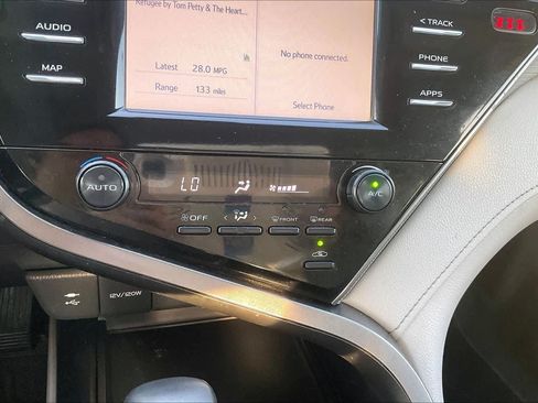 Used 2019 Toyota Camry SE FWD image 32