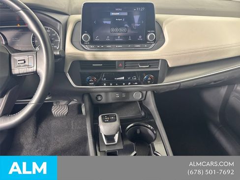 Used 2025 Nissan Rogue SV FWD image 32