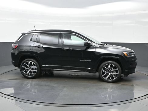 Used 2025 Jeep Compass Limited w/ Elite Group AWD/4WD image 10