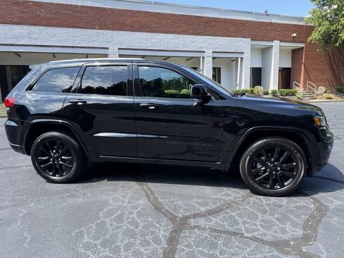 Used 2019 Jeep Grand Cherokee Altitude AWD/4WD image 7