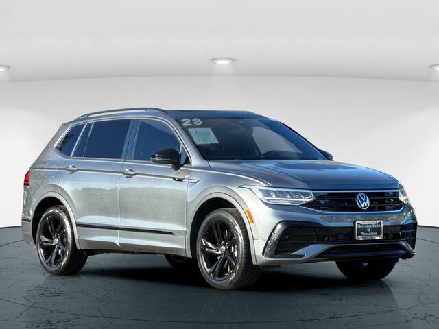 Used 2023 Volkswagen Tiguan SE R-Line FWD image 8