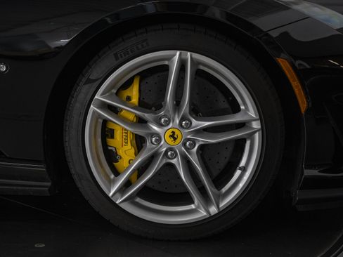 Used 2019 Ferrari 812 Superfast RWD image 16