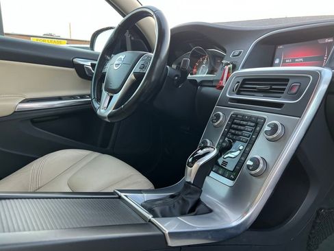 Used 2018 Volvo S60 T5 Inscription Platinum w/ Climate Package image 32