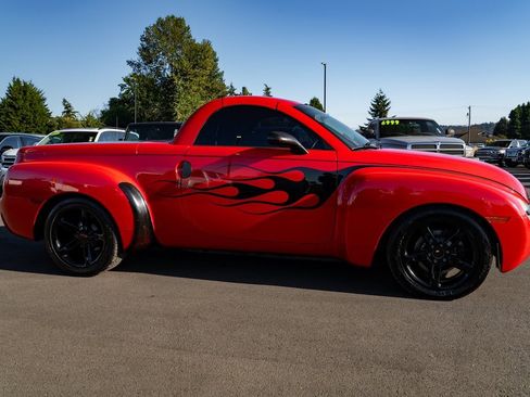 Used 2003 Chevrolet SSR w/ Preferred Equipment Group image 9