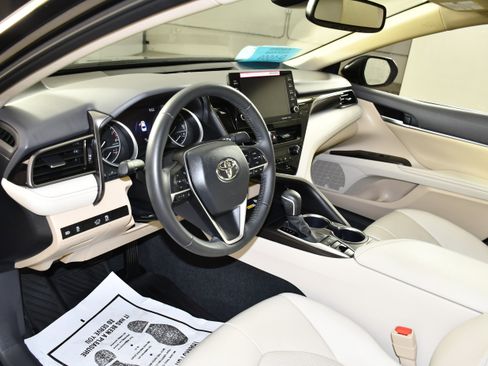 Used 2024 Toyota Camry XLE FWD image 2
