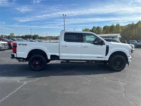 New 2026 Ford F250 Lariat w/ Black Appearance Package image 4