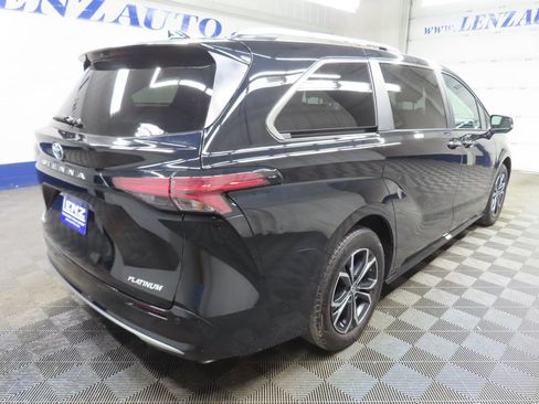 Used 2025 Toyota Sienna Platinum AWD/4WD image 6