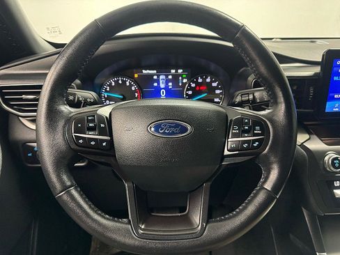 Used 2020 Ford Explorer XLT w/ Equipment Group 202A image 17