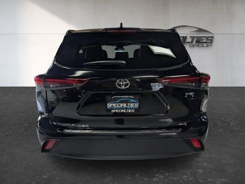 Used 2025 Toyota Highlander XLE AWD/4WD image 9