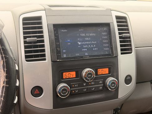 Used 2020 Nissan Frontier SV w/ Midnight Edition Floor Mats RWD image 23