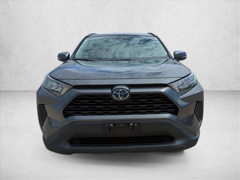 Used 2021 Toyota RAV4 LE AWD/4WD image 2