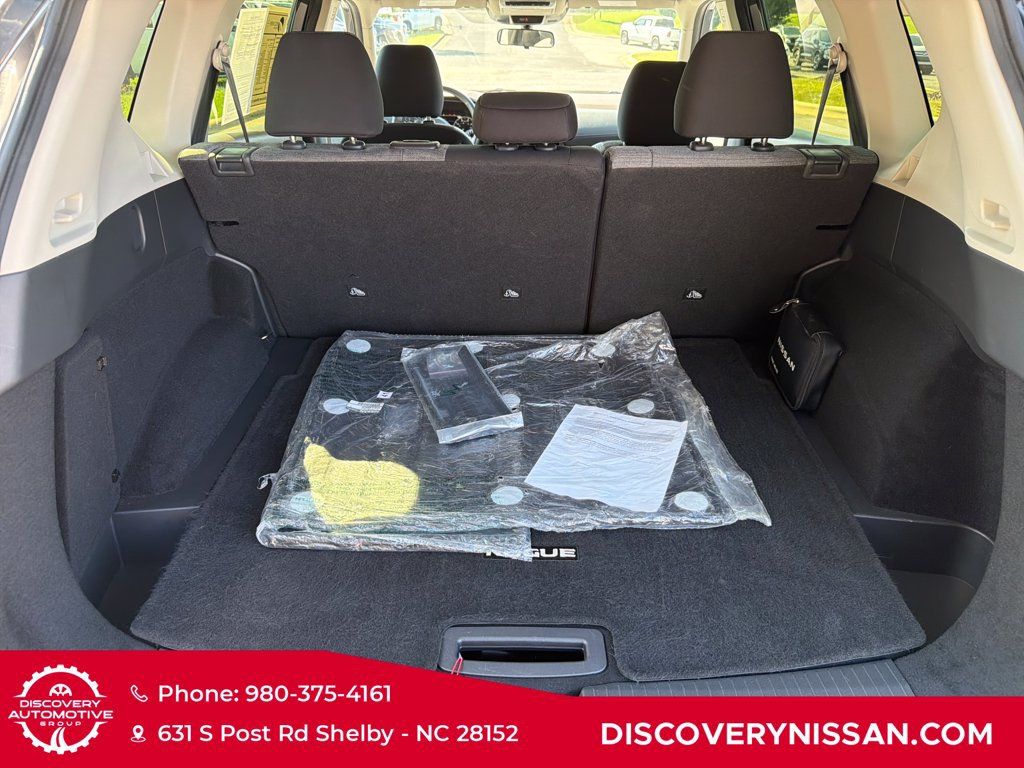 Certified 2023 Nissan Rogue SV FWD image 29