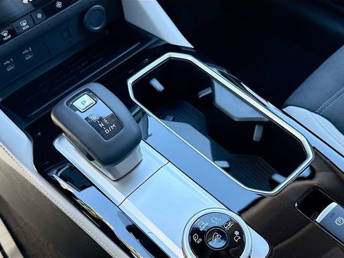 New 2026 Mitsubishi Outlander SE image 17