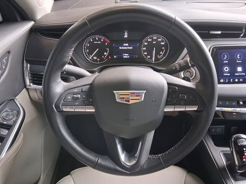 Used 2023 Cadillac XT4 Luxury image 8