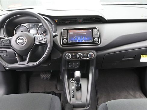Used 2025 Nissan Kicks Play S image 17