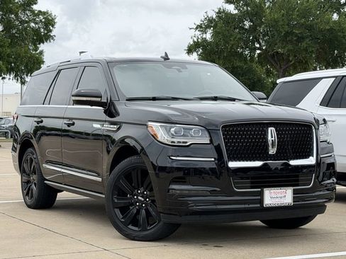 Used 2024 Lincoln Navigator Reserve AWD/4WD image 2