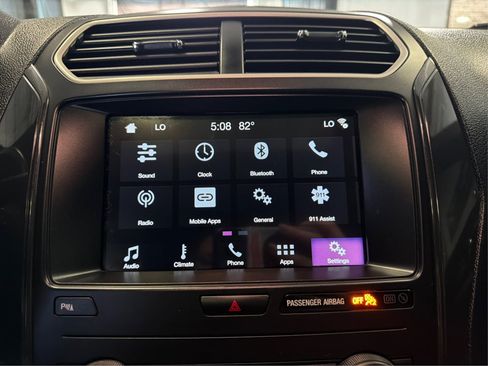 Used 2018 Ford Explorer XLT w/ Equipment Group 202A AWD/4WD image 18