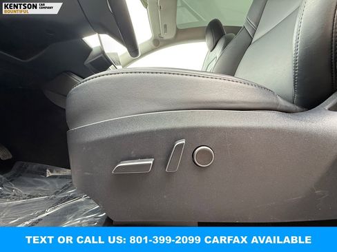 Used 2024 Tesla Model Y Long Range AWD/4WD image 30