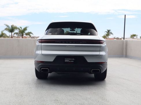 Certified 2025 Porsche Cayenne AWD/4WD image 10