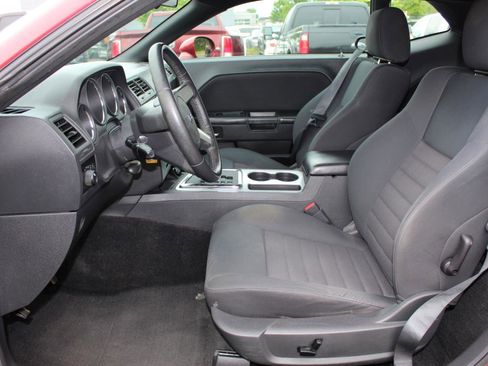 Used 2010 Dodge Challenger SE RWD image 9