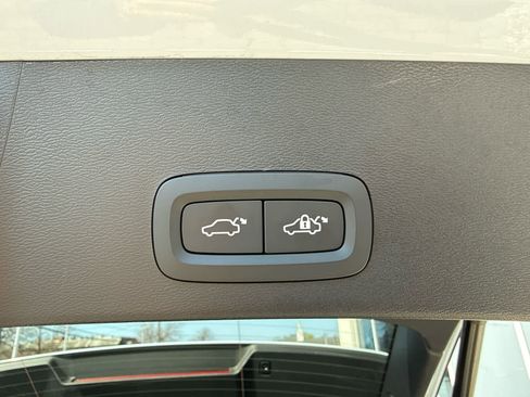 Used 2026 Volvo XC40 B5 Plus AWD/4WD image 19