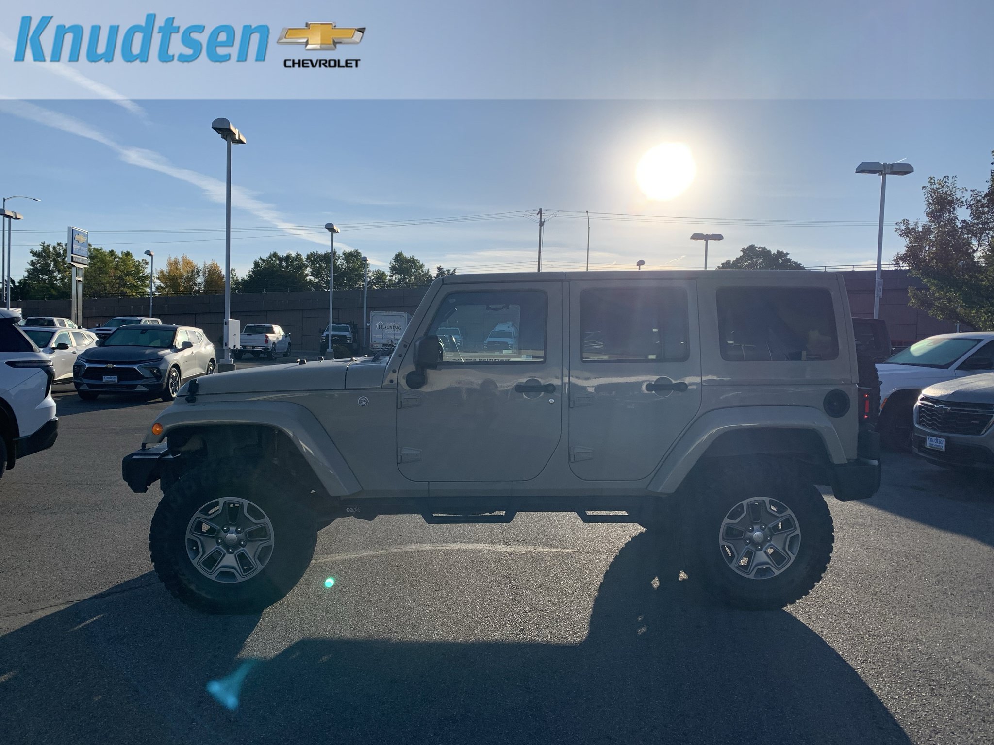 Used 2018 Jeep Wrangler Unlimited Sahara AWD/4WD image 4