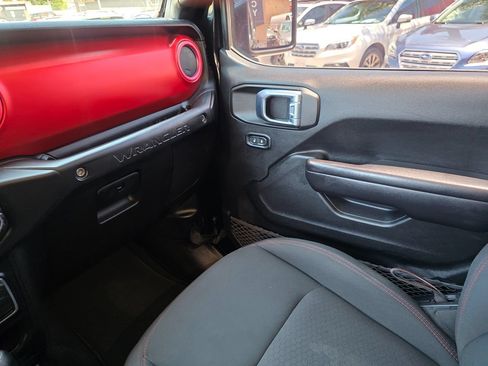 Used 2021 Jeep Wrangler Unlimited Rubicon AWD/4WD image 38