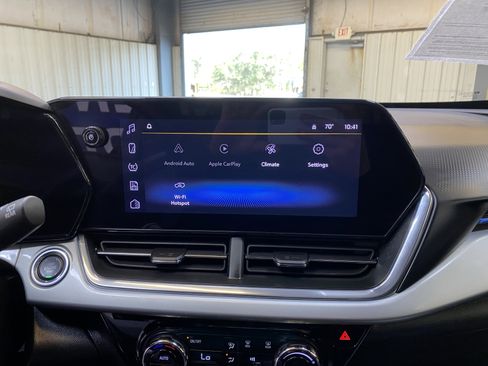 Used 2025 Chevrolet Trax LT w/ LT Convenience Package image 37