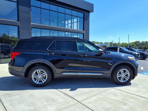 Used 2022 Ford Explorer XLT image 8