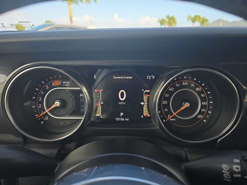 Used 2023 Jeep Wrangler Unlimited Sahara AWD/4WD image 11