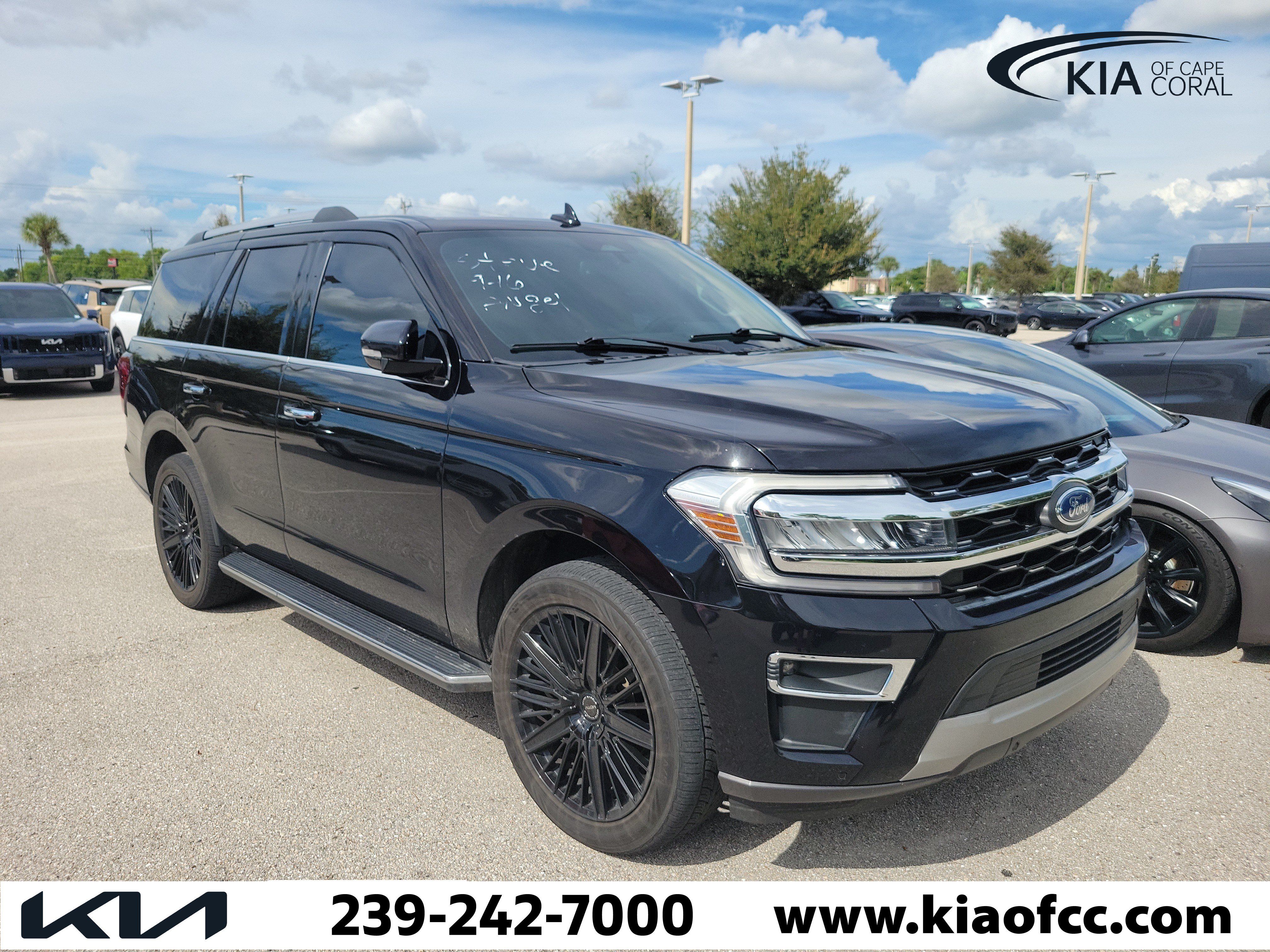 Used 2023 Ford Expedition Limited RWD image 1
