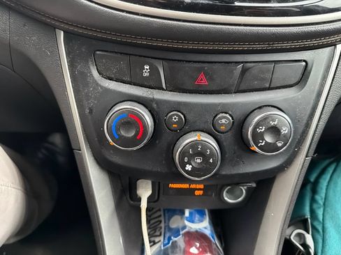 Used 2018 Chevrolet Trax LT w/ Redline Edition AWD/4WD image 22