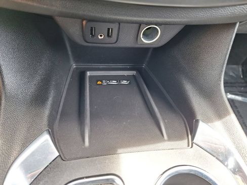 Used 2023 Chevrolet Traverse LT FWD image 16