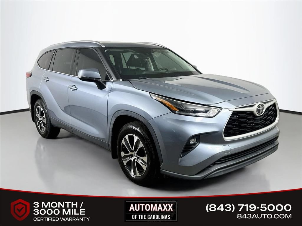 Used 2021 Toyota Highlander XLE FWD image 1
