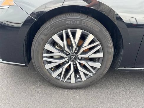 Used 2025 Nissan Altima 2.5 SV FWD image 24